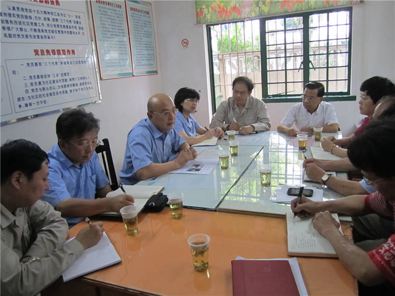 市党代表、宝钢集团总经理何文波走访月浦二村