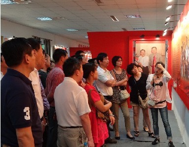 上海宝业集团全体党员赴华西村参观学习