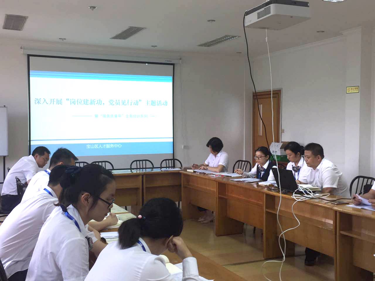 区人才服务中心组织开展岗位建新功、党员见